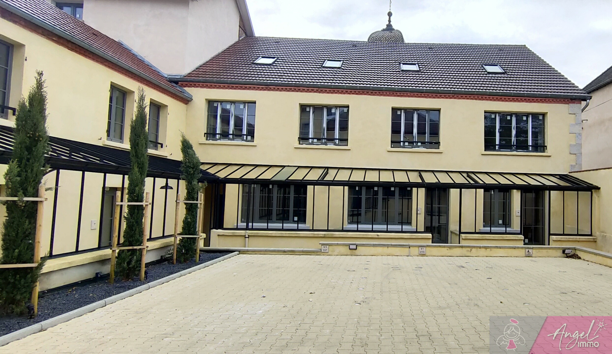Appartement triplex 111 m2 – 3 chambres – 2 places de sation