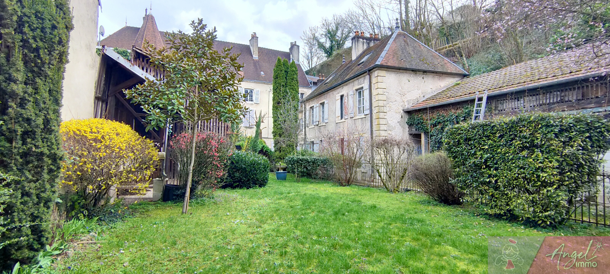Spacieux appartement dans immeuble du XVI ème siècle
