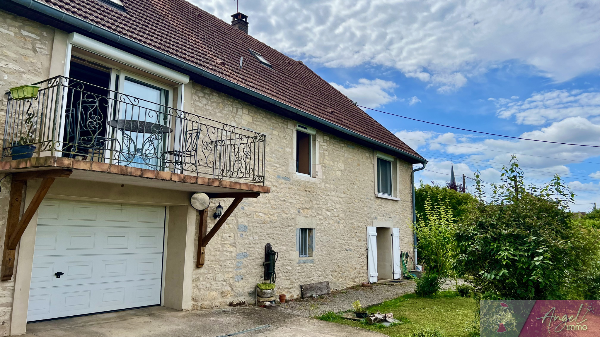 Maison en pierre avec piscine