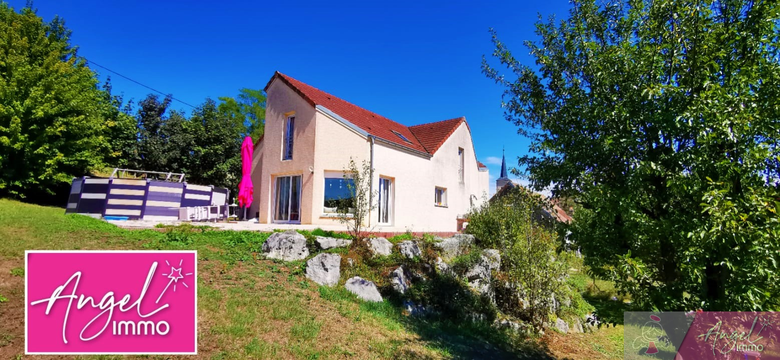 Maison lumineuse de 132 m2 habitables avec vaste terrain de