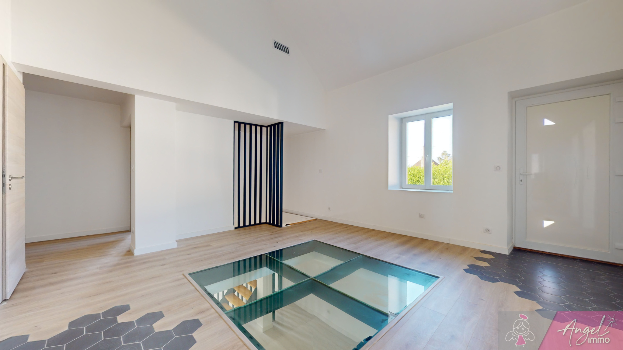Maison en pierre rénovée avec goût   Santans (39)