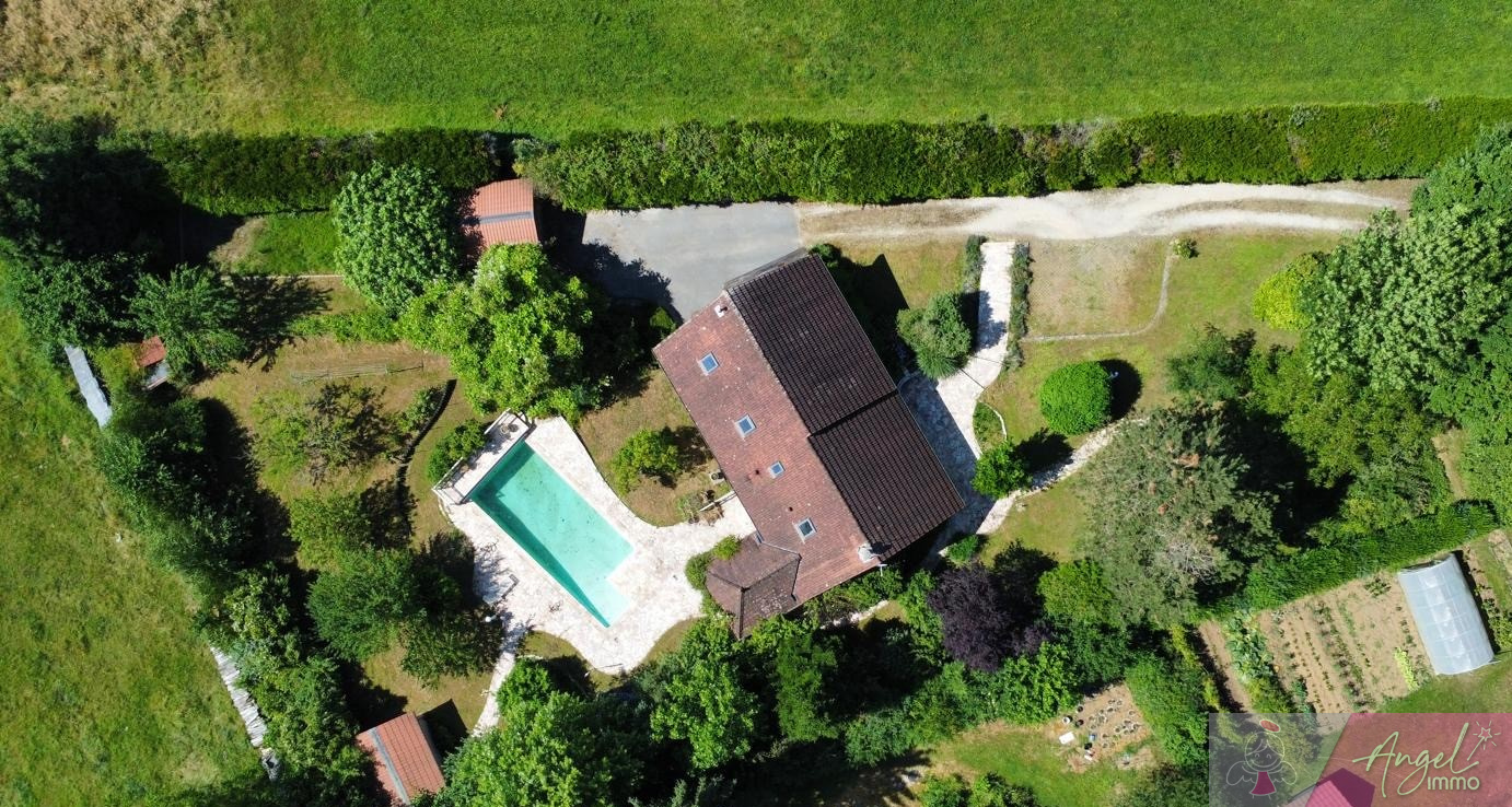 Maison individuelle de 230m2 implantée sur une parcelle de 2