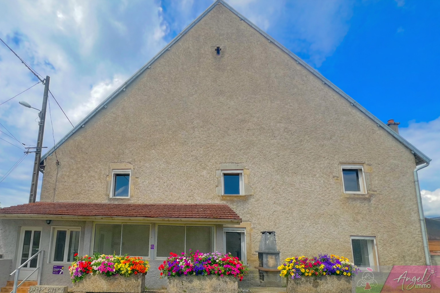 Maison en pierre à Gendrey