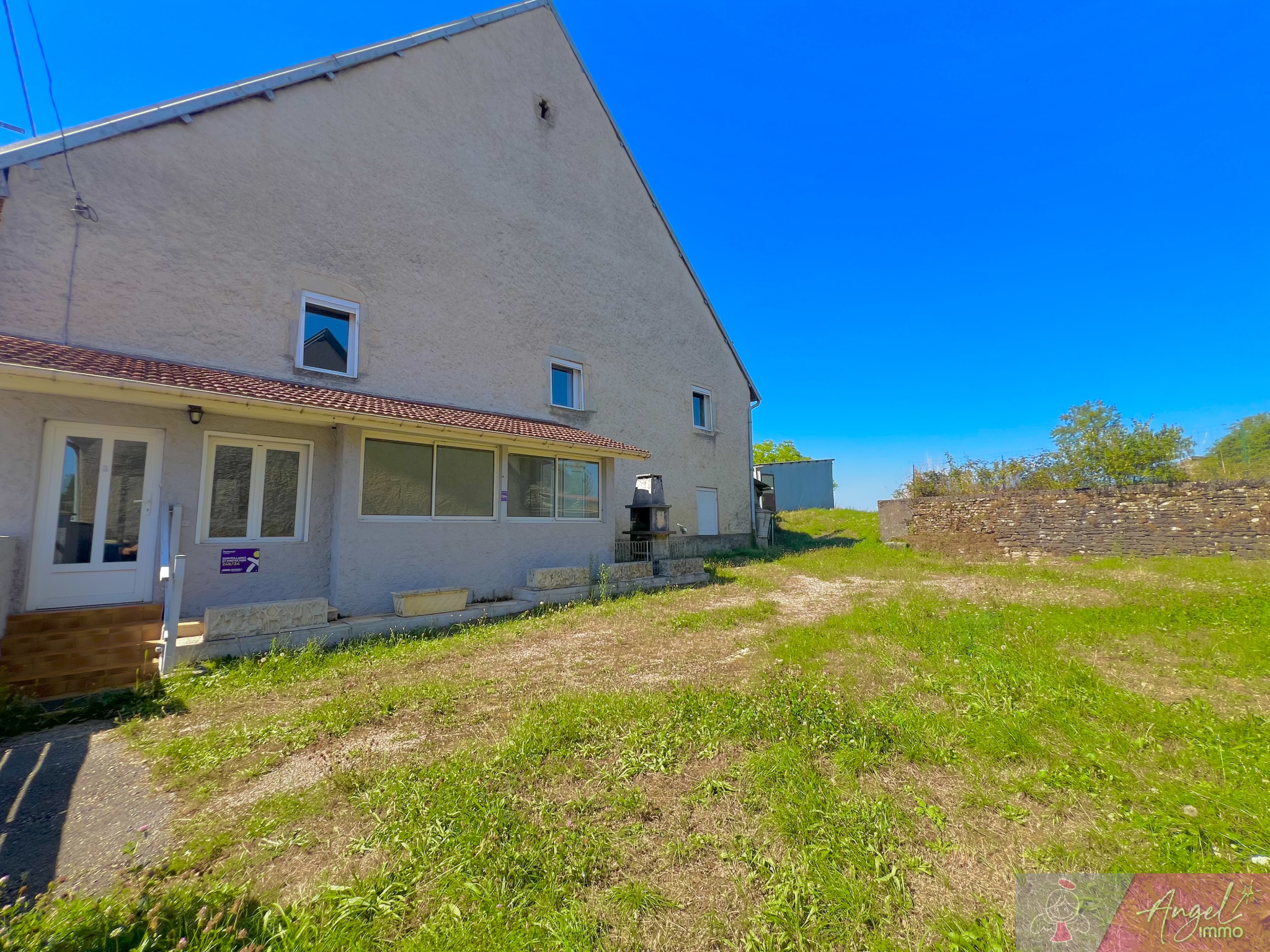 Maison en pierre à Gendrey