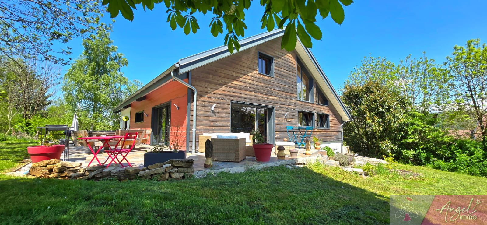 MAISON D’EXCEPTION AVEC ACTIVITÉ DE GÎTES ET CHAMBRES D’HÔTE