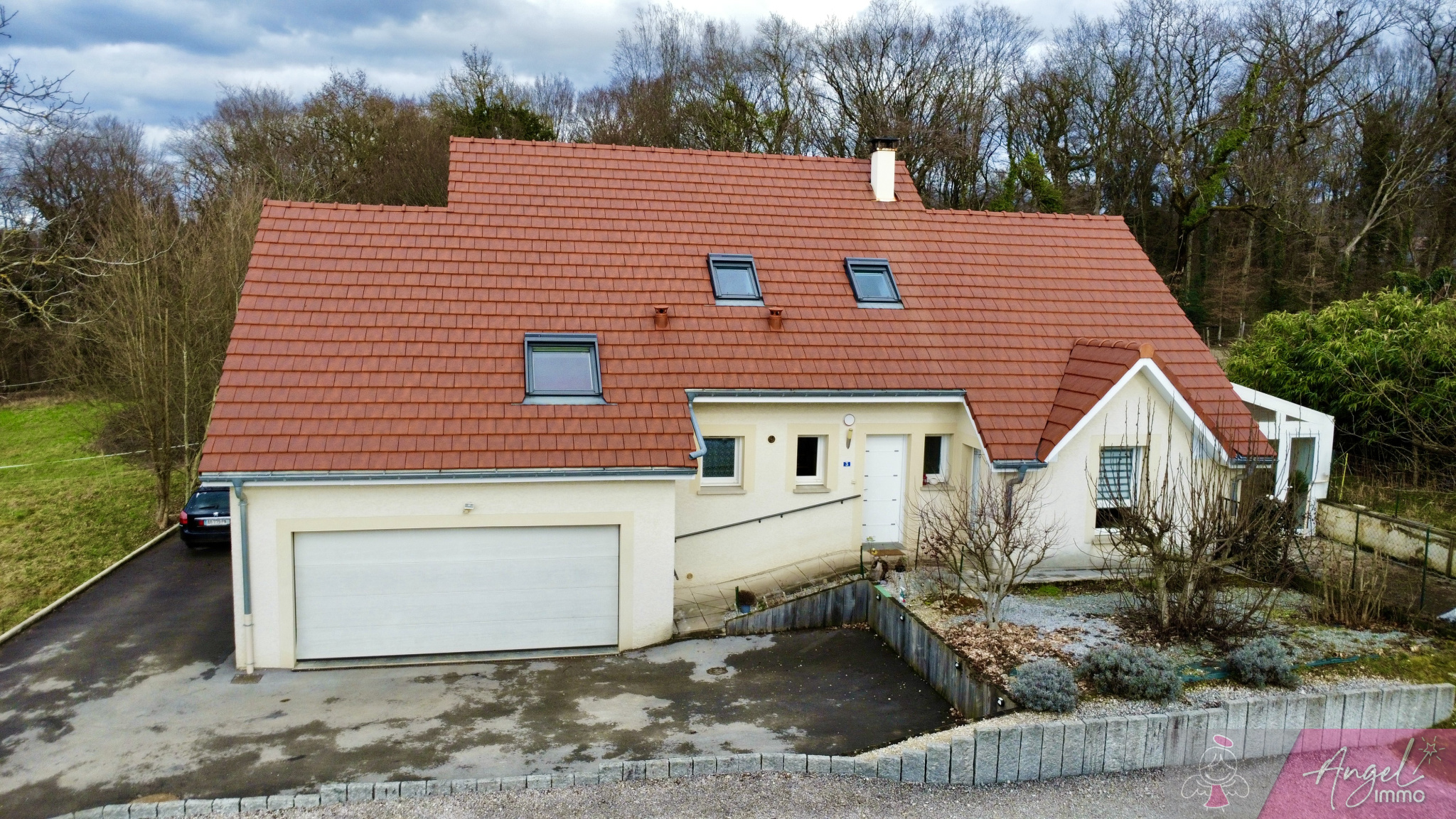 Secteur Saint-Vit   maison récente au calme en bord de forêt