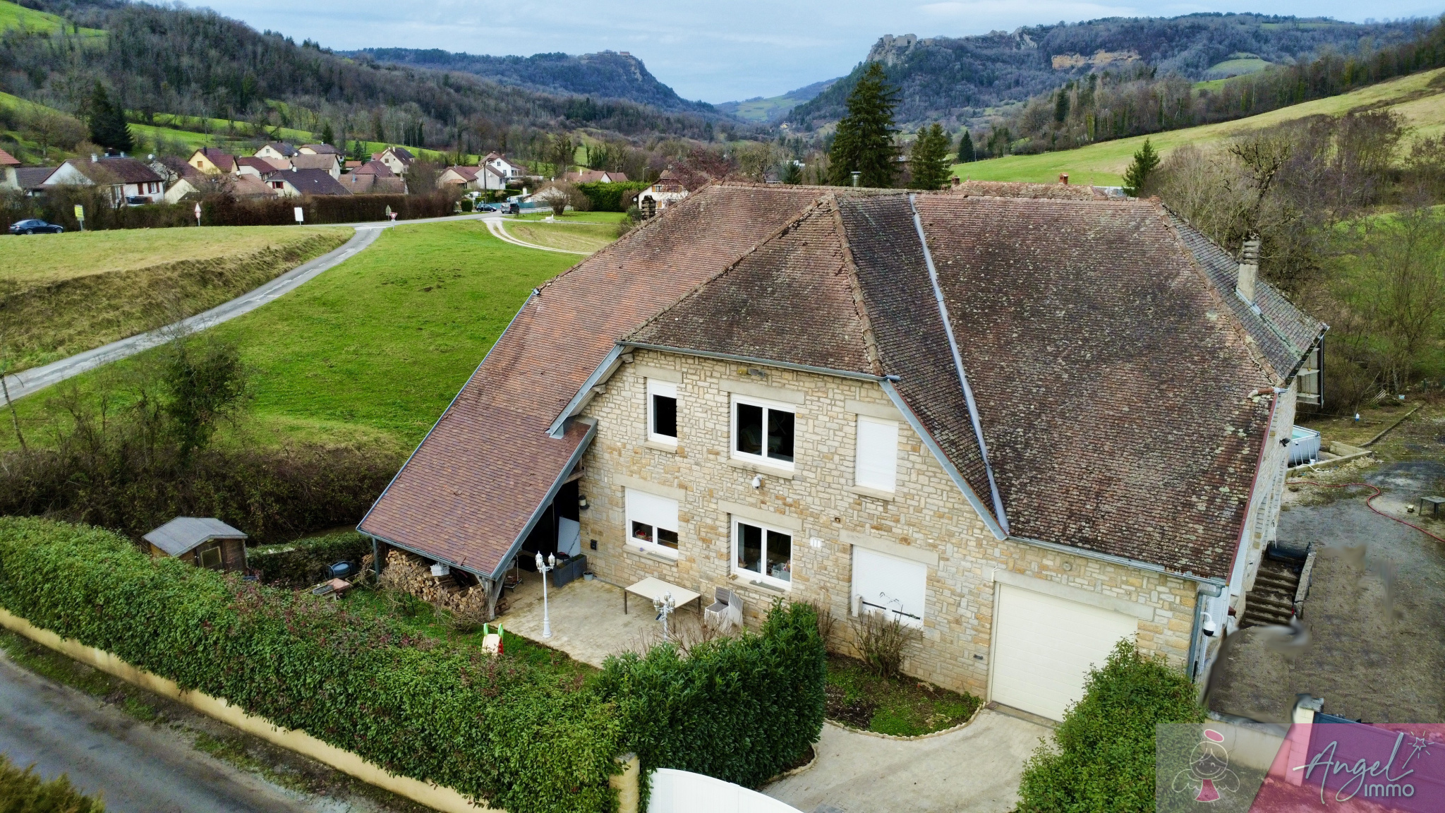 Rare : Maison 476 m2 avec salle de cinéma et pièce de vie 12