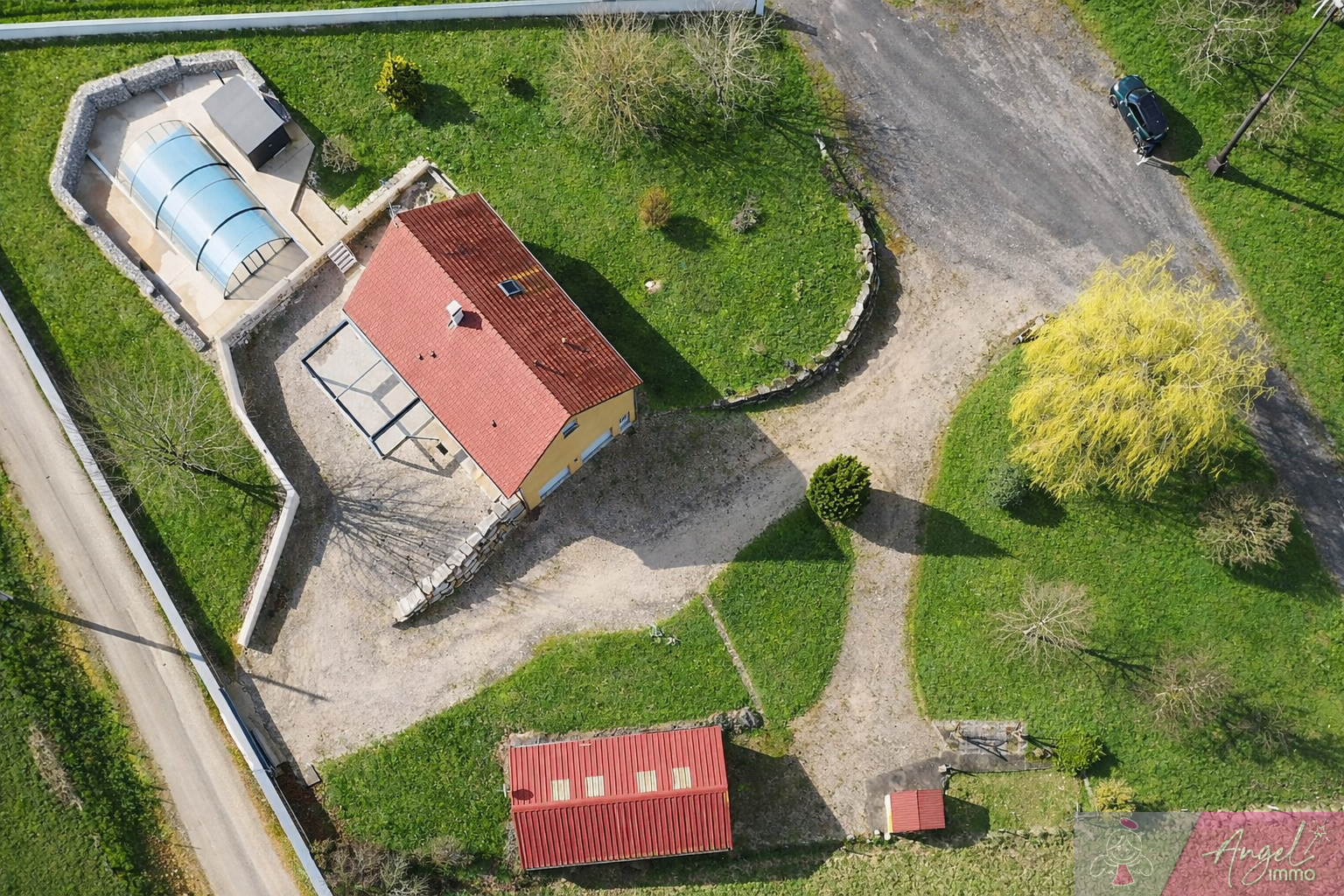 MAISON + PISCINE + HANGAR à BRANS