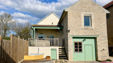 Maison pierre avec hangar