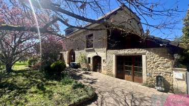 Maison en pierre de caractère 245 m2 5 chambres beaux volume