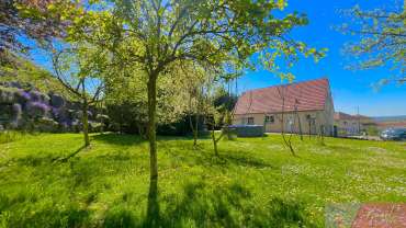 Maison sur sous sol dans un écrin de verdure à Gendrey
