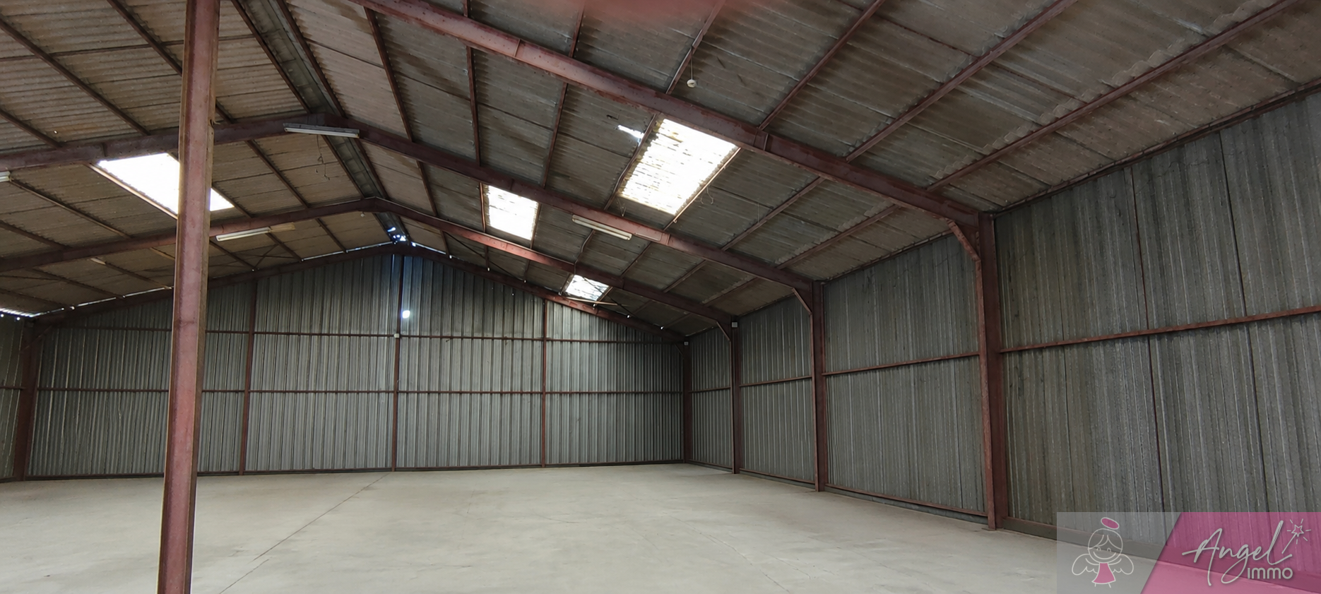 Entrepôts de stockage d’une superfice totale de 2390 m2