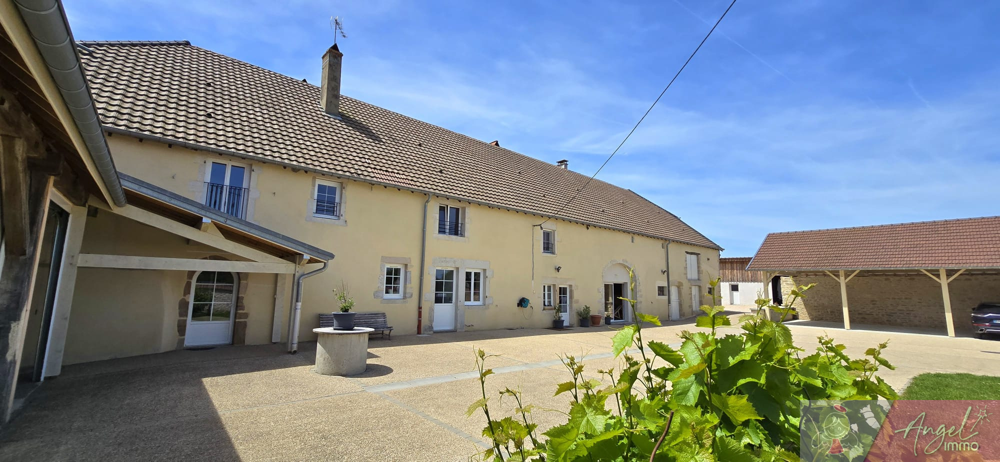 Propriété de caractère sur plus d’1 hectare de terrain