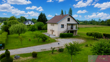 Maison avec sous-sol complet et combles aménageables