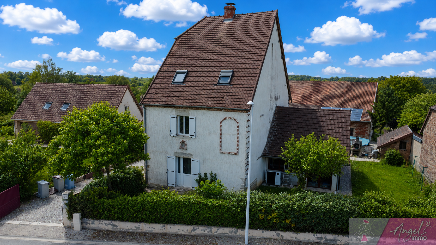 Grande maison familiale avec dépendance de 330 m2 et terrain