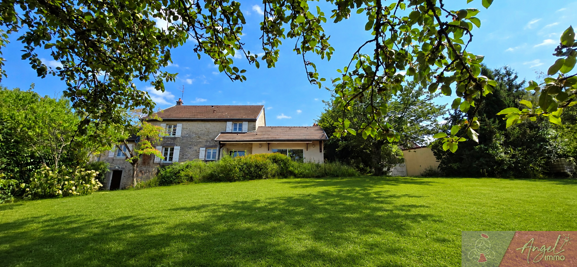 MAISON DE FAMILLE à MONNIERES