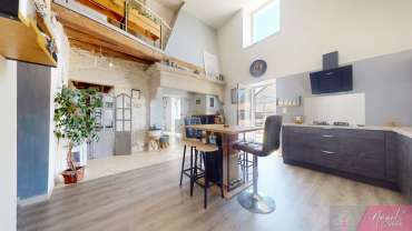 Maison en pierre rénovée   170 m2   Cadre naturel privilégié
