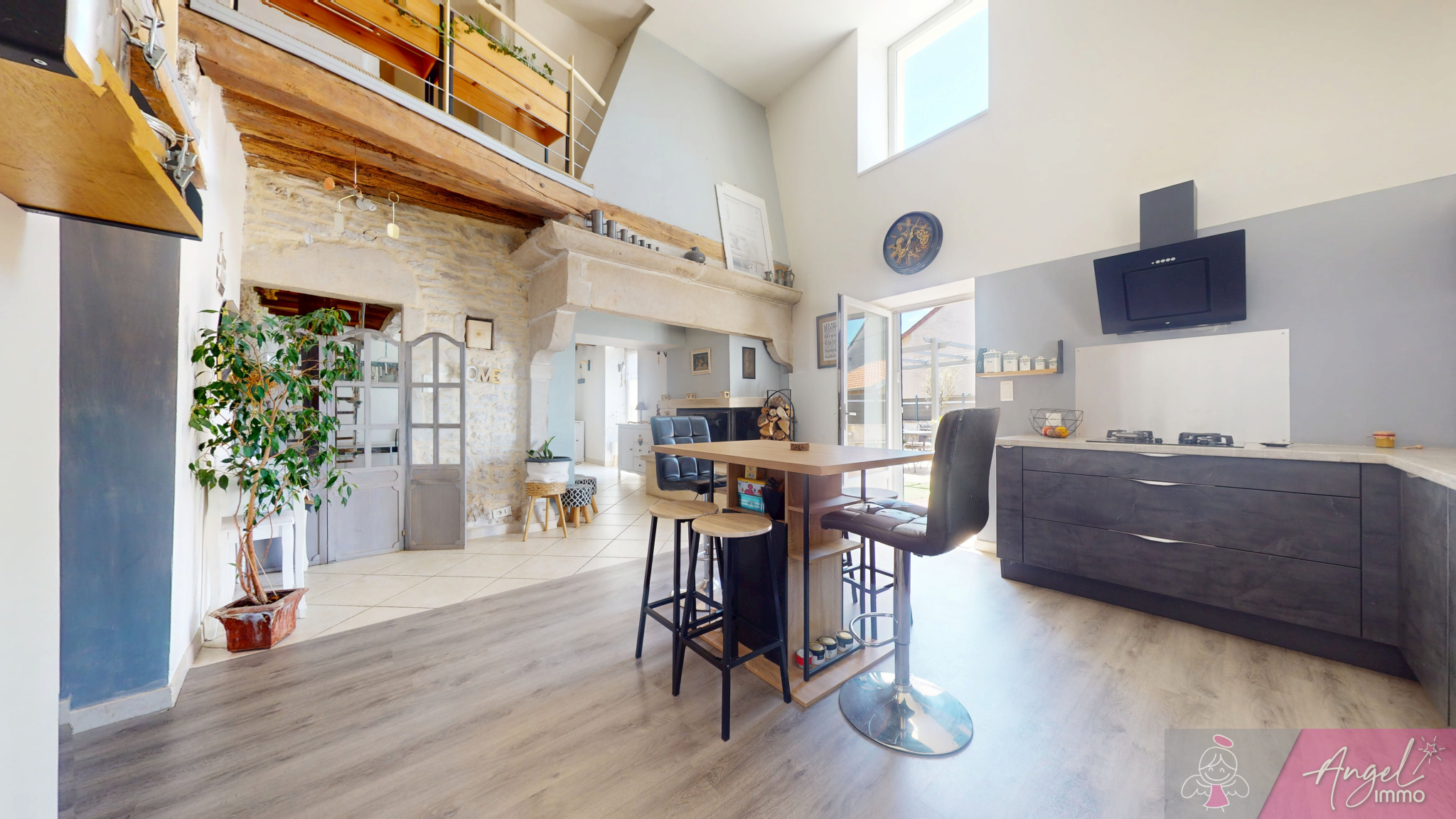 Maison en pierre rénovée   170 m2   Cadre naturel privilégié