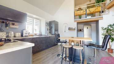 Maison en pierre rénovée   170 m2   Cadre naturel privilégié