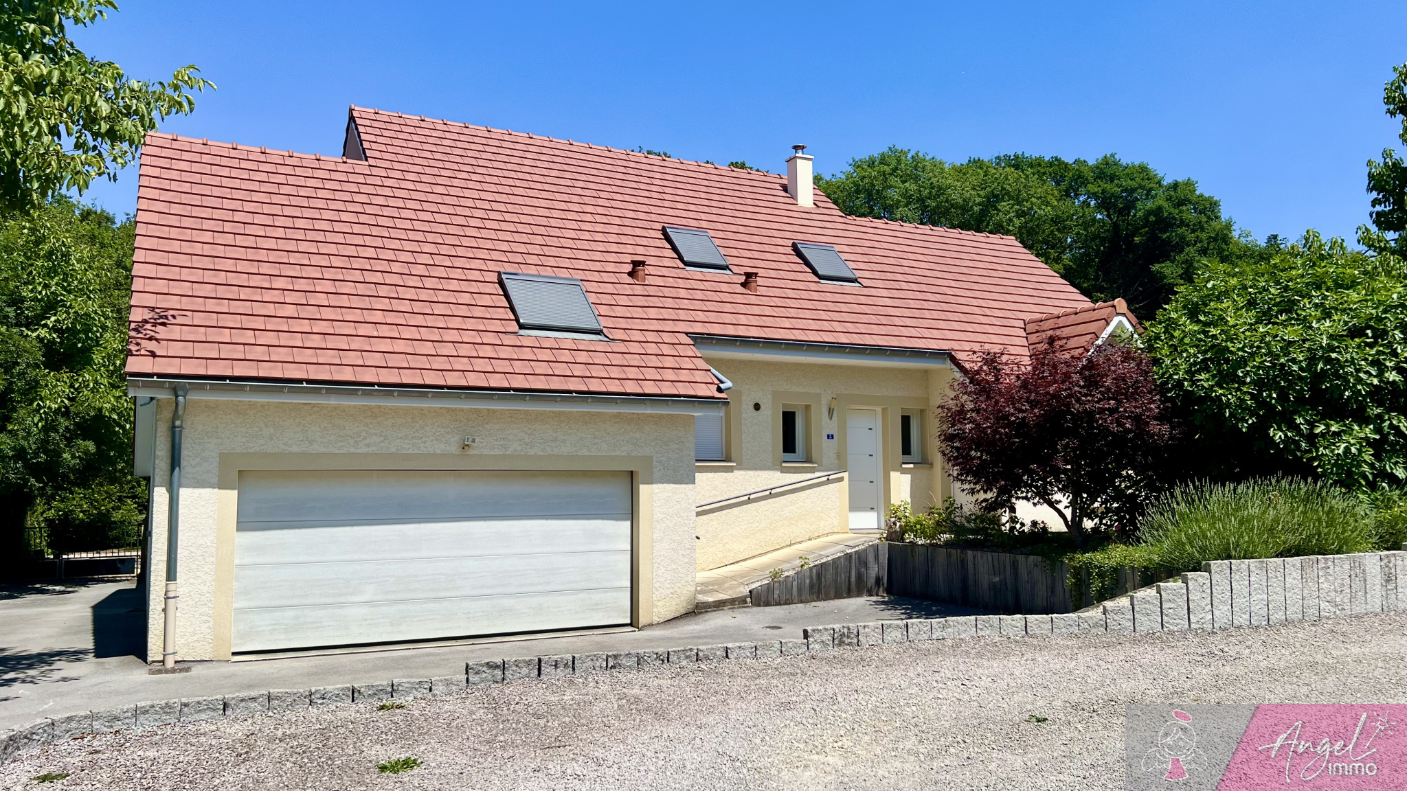 Secteur Saint-Vit   maison récente au calme en bord de forêt
