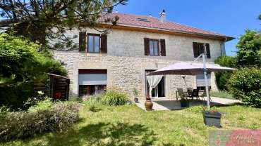 Appartement T4 de 141 m2 avec jardin et garage   Village tou