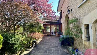 Maison en pierre de caractère 245 m2 5 chambres beaux volume