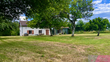 Maison en pierre 134 m2 avec 5 563 m2 de terrain et potentie