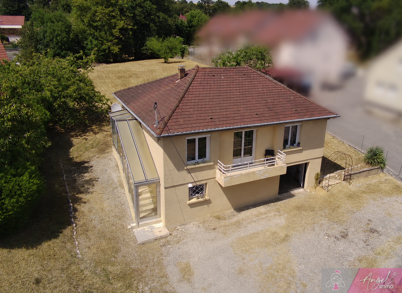 maison sur sous sol avec 2032 m2 de terrain à Saint Vit