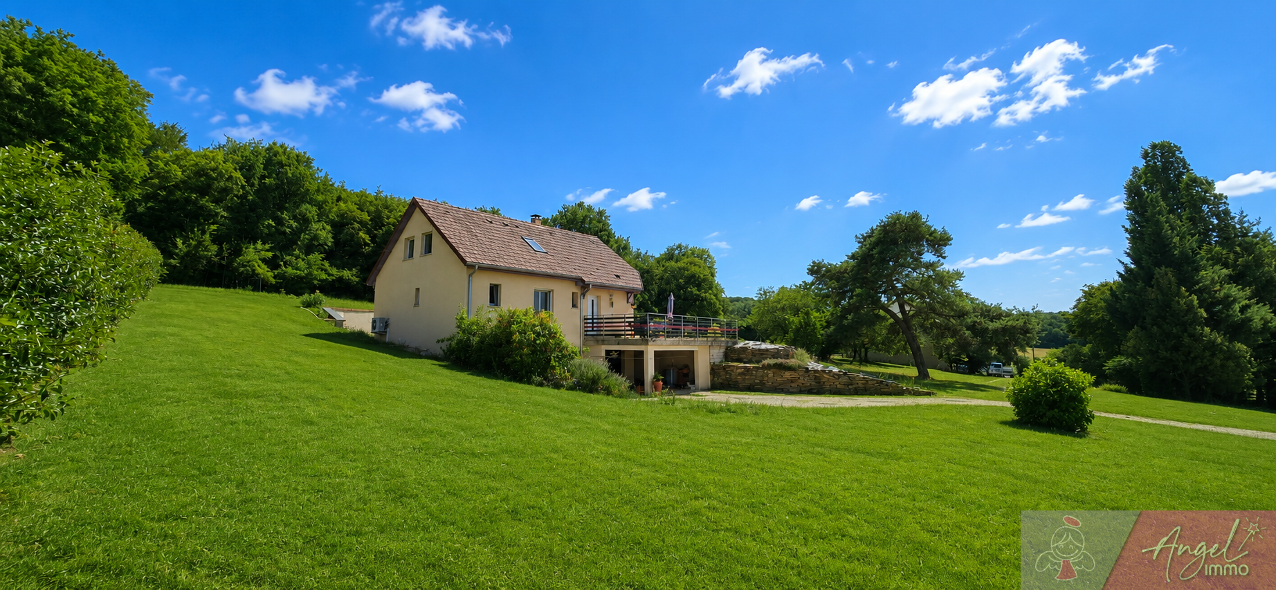 MAISON ROMANGE SUR TERRAIN DE 2427 M2