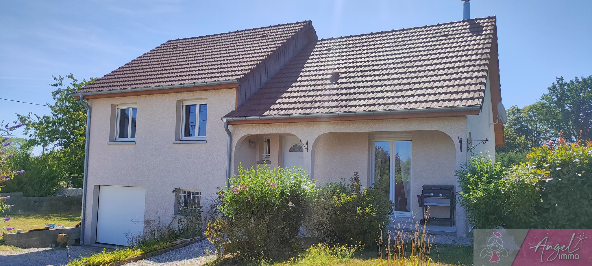 Maison individuelle – 3 chambres – garage – terrain de 1811